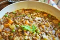 Zuppa ortolana con lenticchie