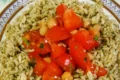Insalata di riso integrale con ceci e pomodori